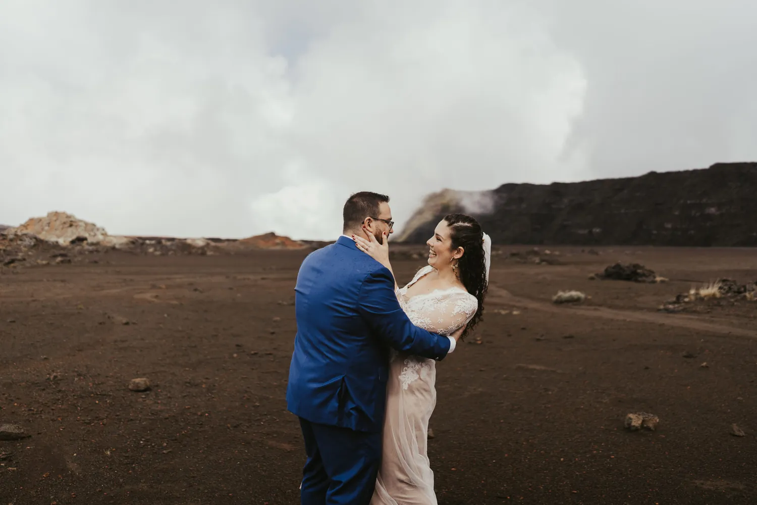 Mariés sur la plaine volcanique
